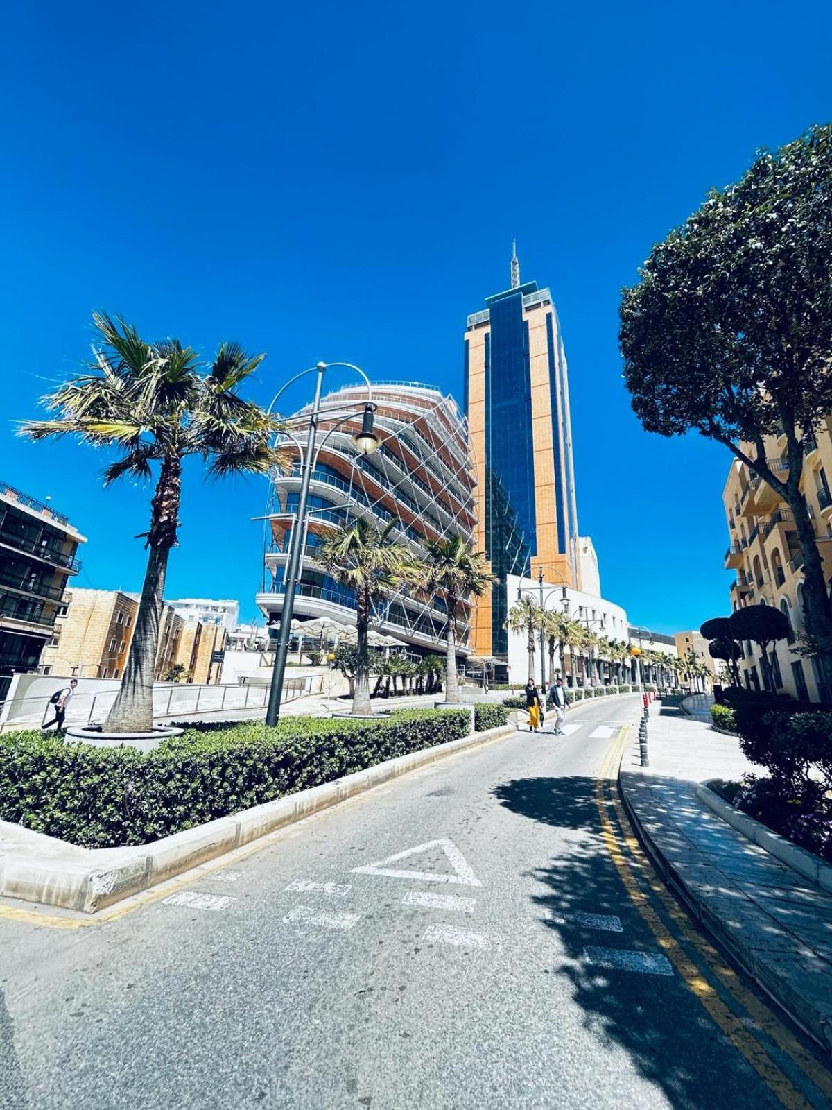 Fully Equipped 3-bedroom Duplex, St Julians - Portomaso *